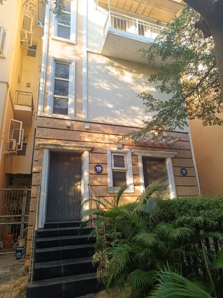 Luxury 4 Bedroom Maisonette