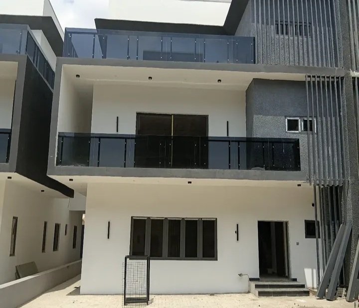 Elegant 5-bedroom semi-detached Duplex in Katampe Extention
